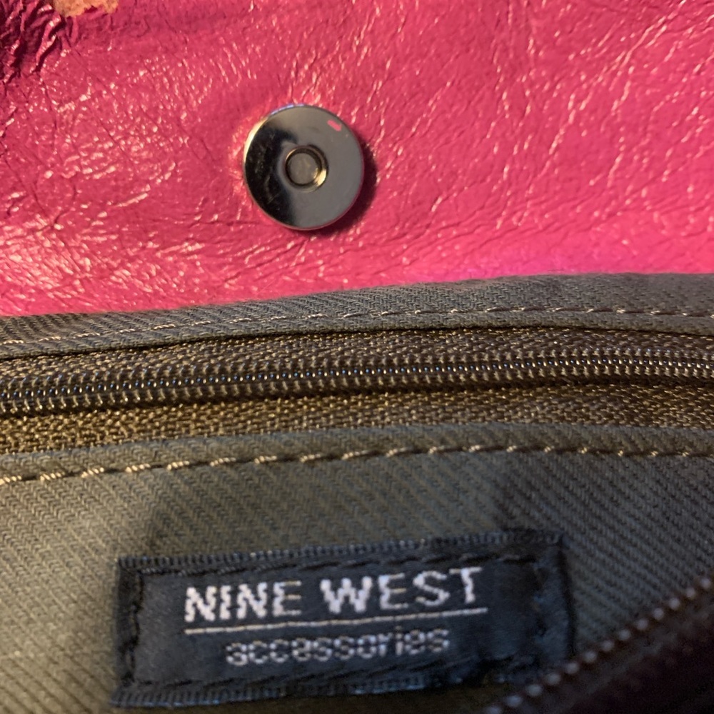 Cute hand held spring purse. - Picture 6 of 11